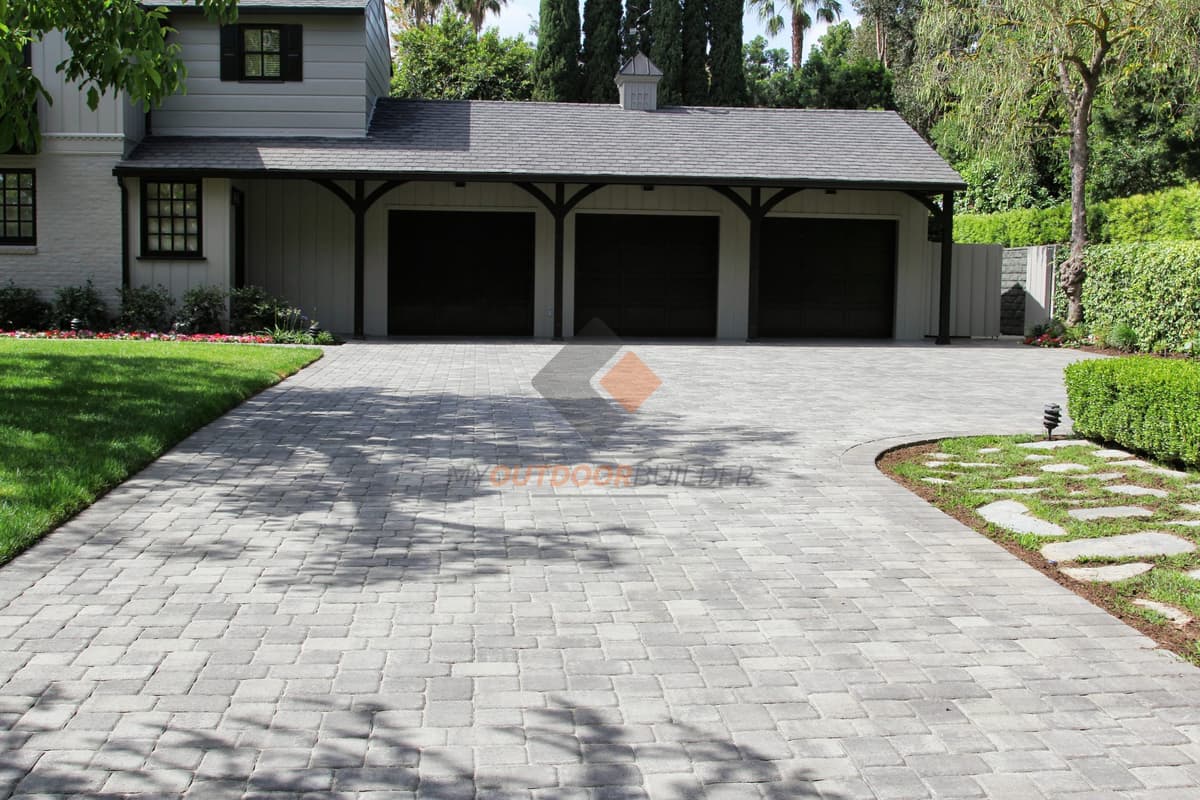 Beautiful home with pool deck pavers